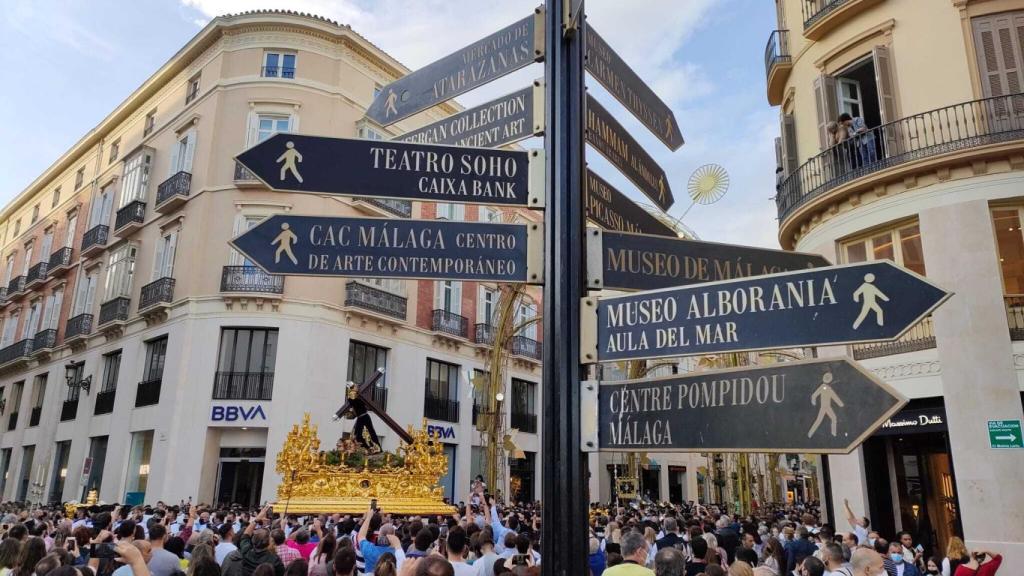 Encontrar el camino al que apunta la flecha.