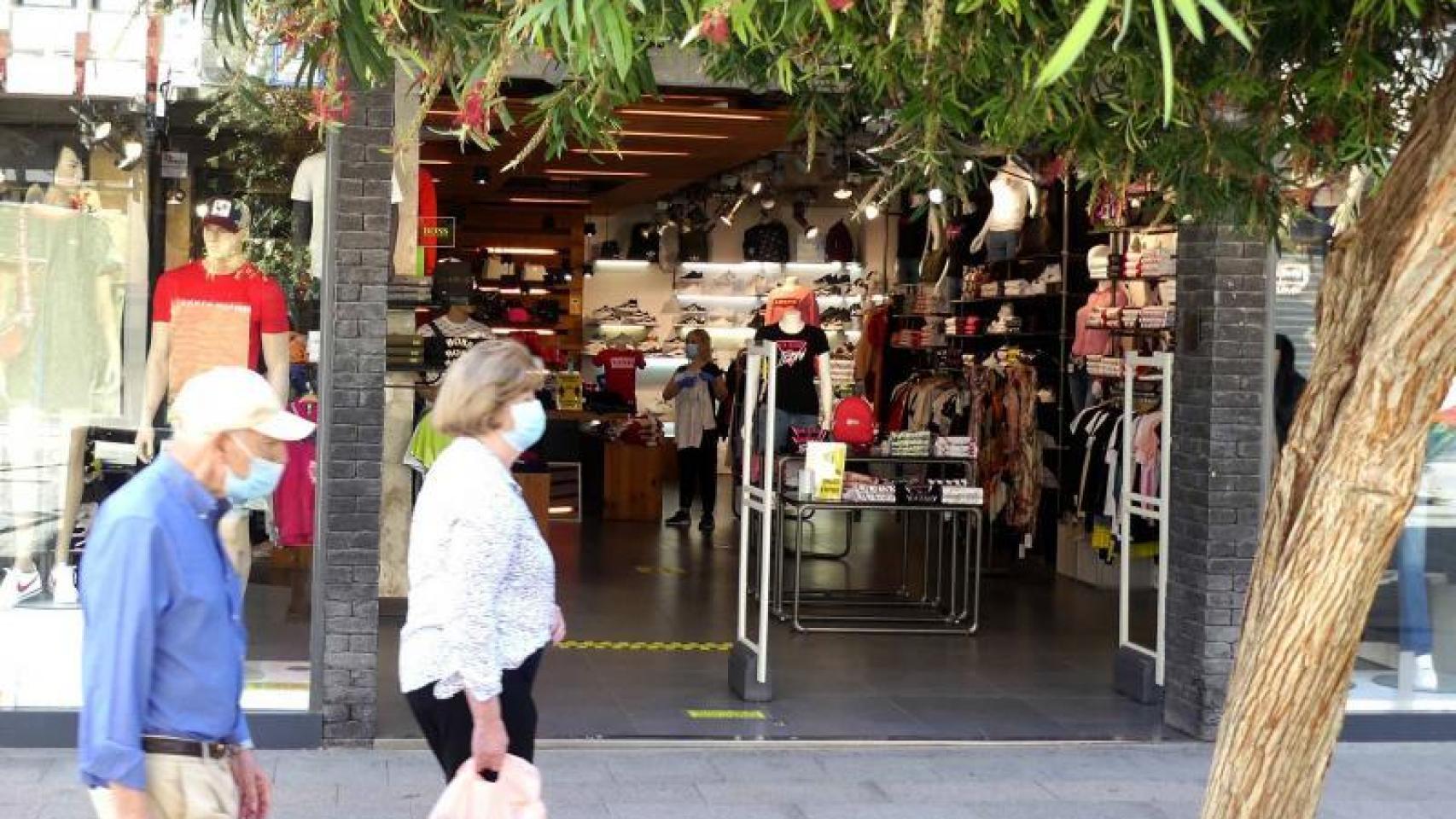 Las patronales del comercio en Benidorm rechazan la propuesta de Compromís de imponer el valenciano.