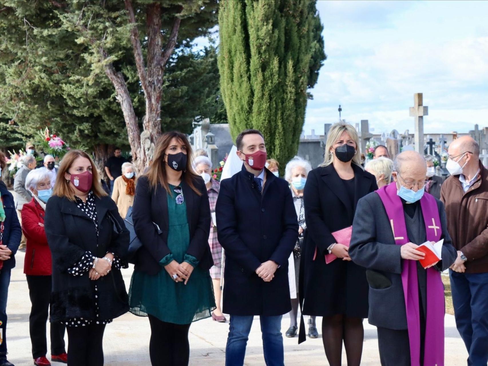 El alcalde preside la ofrenda floral del Ayuntamiento de Benavente