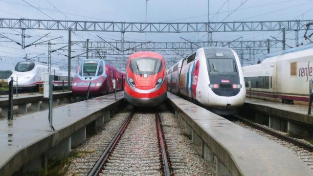 Primera imagen de trenes de Renfe, Avlo, Ilsa y Ouigo juntos en vías españolas.