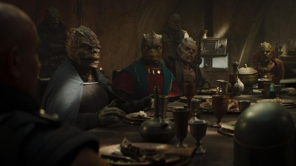 La reunión de criminales que aparece en el tráiler será clave en la serie.