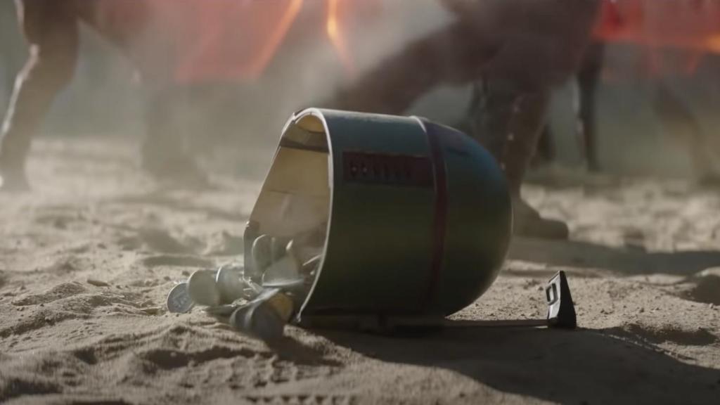 En el tráiler aparece un casco rodante con monedas dentro.