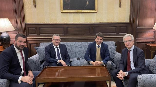 Reunión con la embajada de España en Reino Unido para tratar la situación de los británicos en el país.