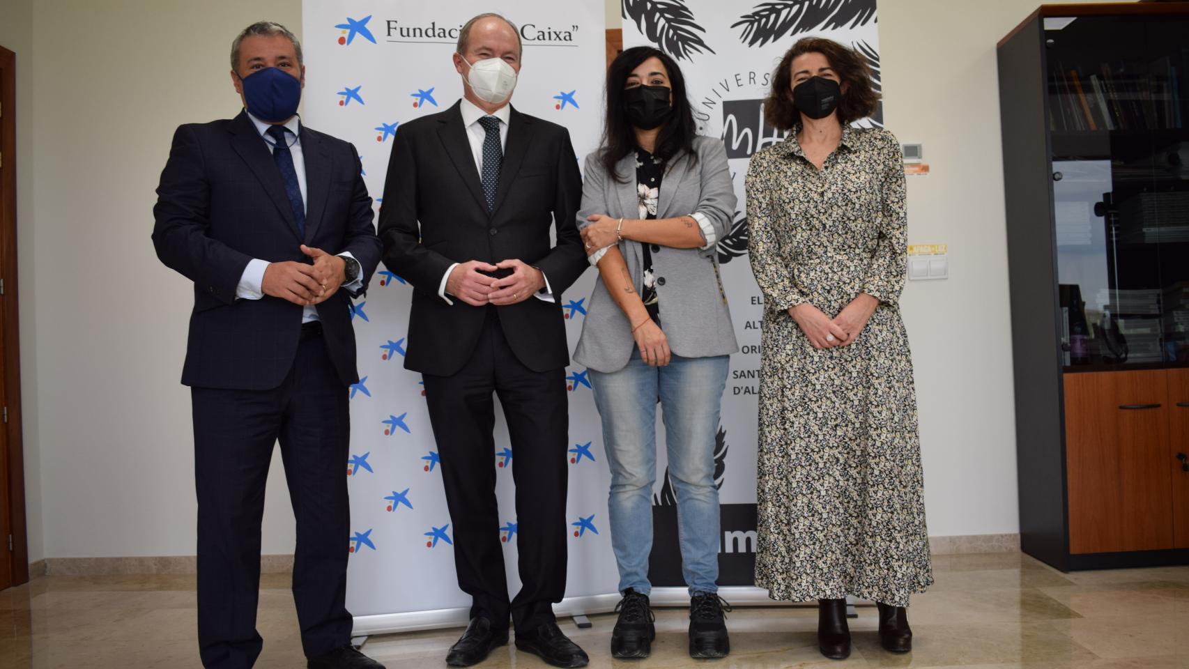 La UMH recibe el apoyo de la Fundación la Caixa y CaixaBank para la formación de las personas mayores de 55 años