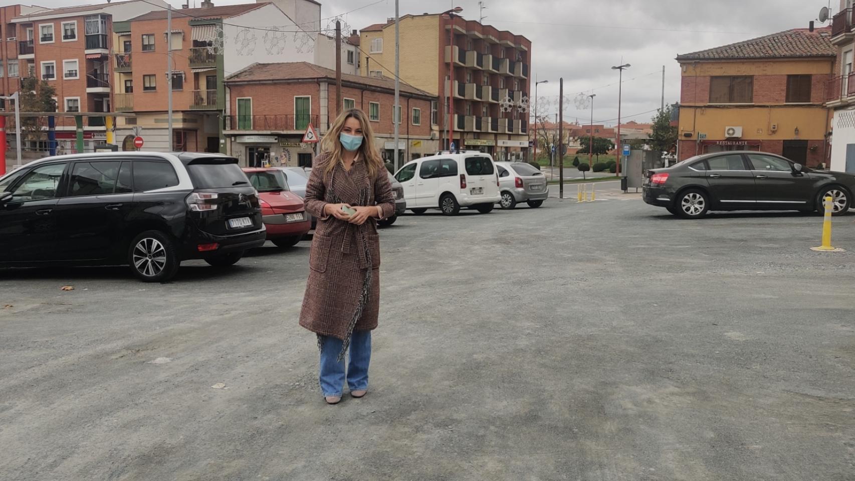 La concejala de Fomento, Marta Labrador, visita el aparcamiento