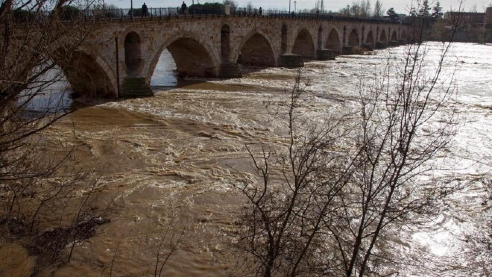 El río Duero a su paso por Zamora.