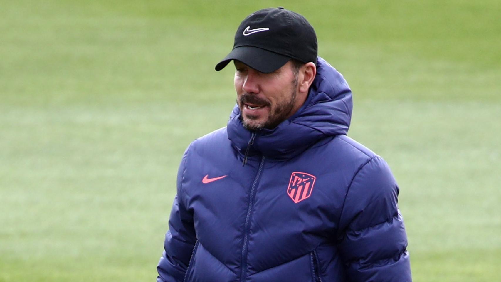 Simeone, dirigiendo al Atlético de Madrid