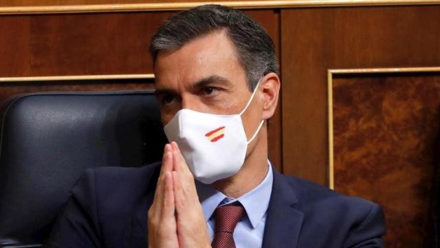 El presidente del Gobierno, Pedro Sánchez, con mascarilla durante una sesión del pleno del Congreso.