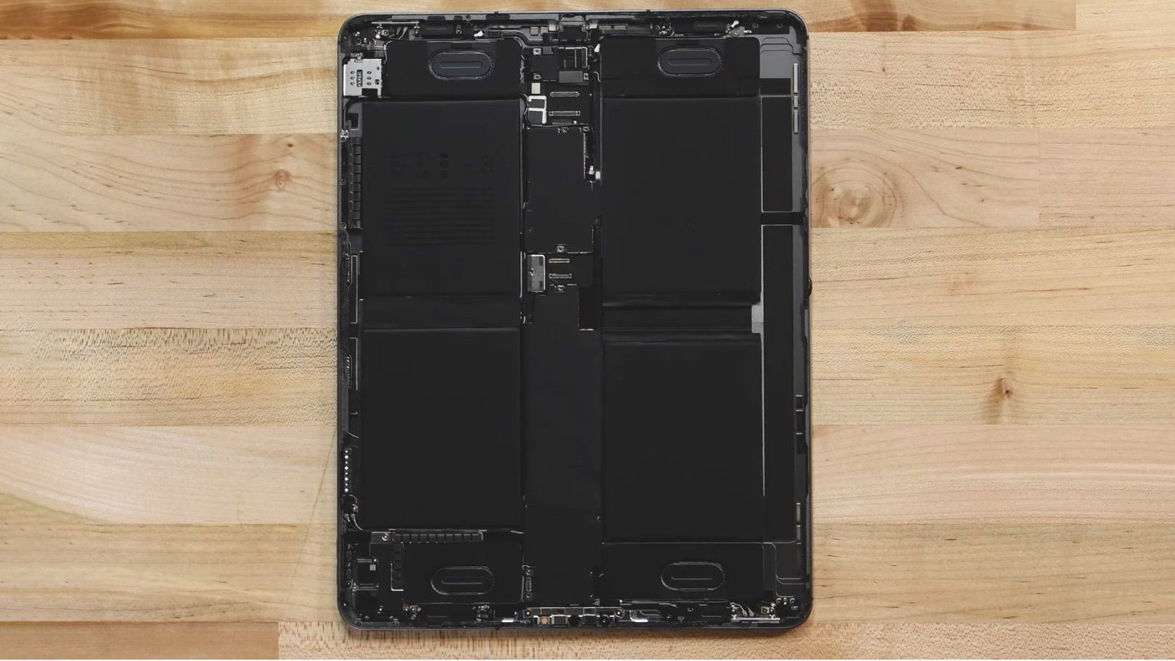 Desmontaje del iPad Pro M1 en iFixit.