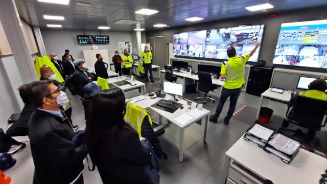 Miembros del Ministerio de Pesca de Indonesia en su visita al Puerto de Vigo.