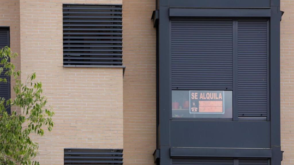 Anuncio de una vivienda en alquiler.
