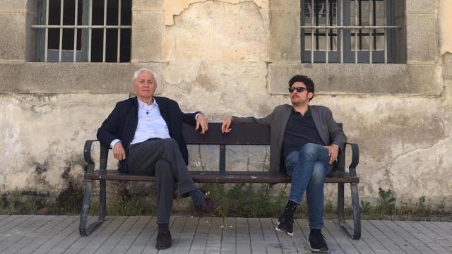 El director del documental Traidores Jon Viar, a la derecha.