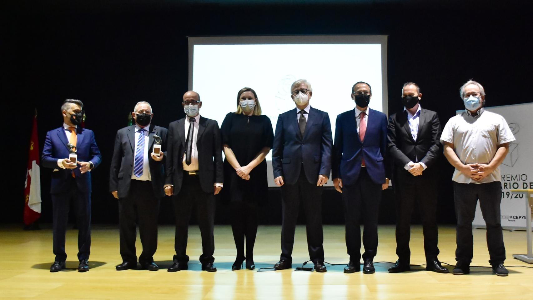 Autoridades y premiados en la gala del Empresario del Año en Zamora