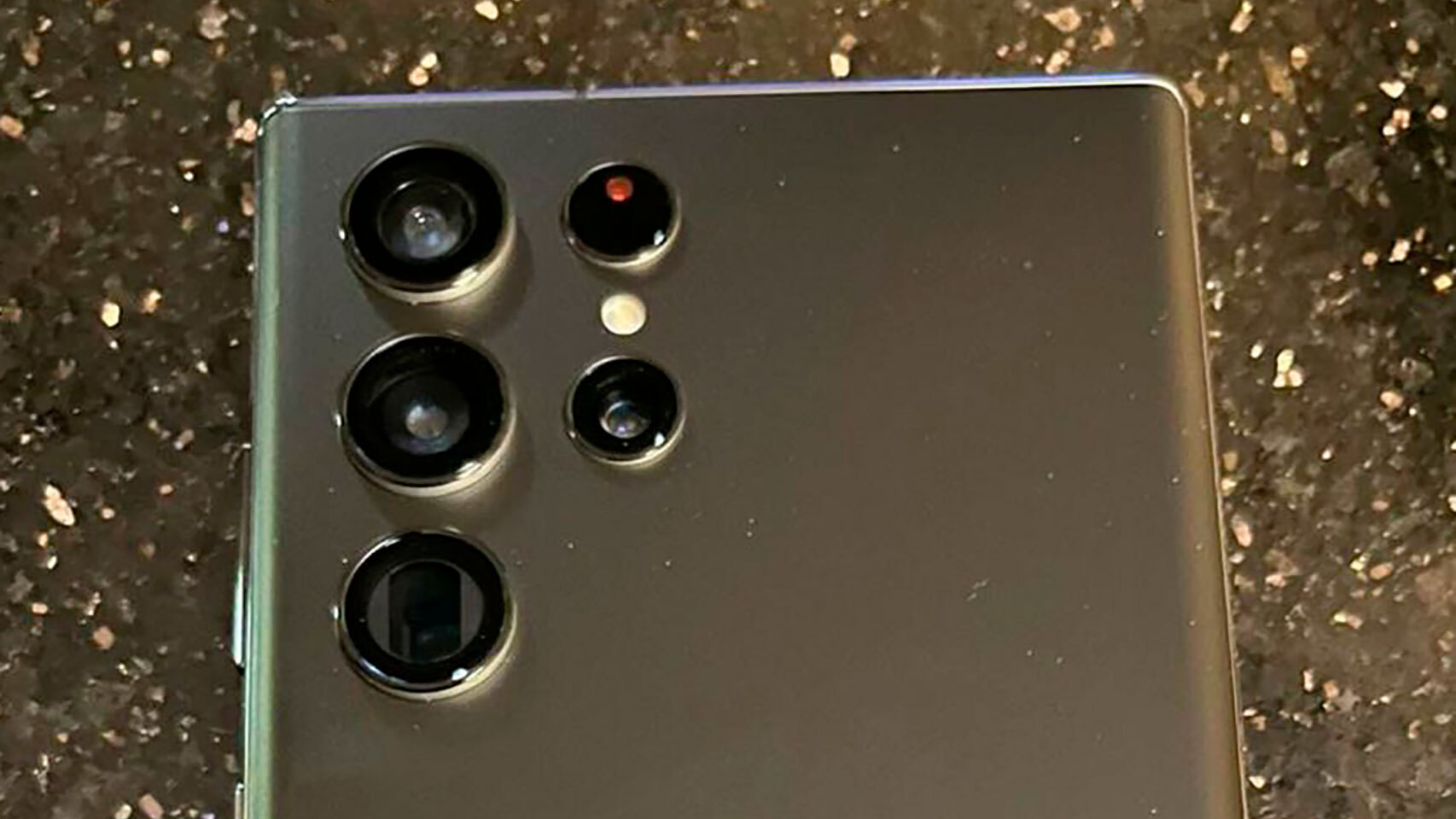 El Samsung Galaxy S22 Ultra en sus primeras imágenes reales