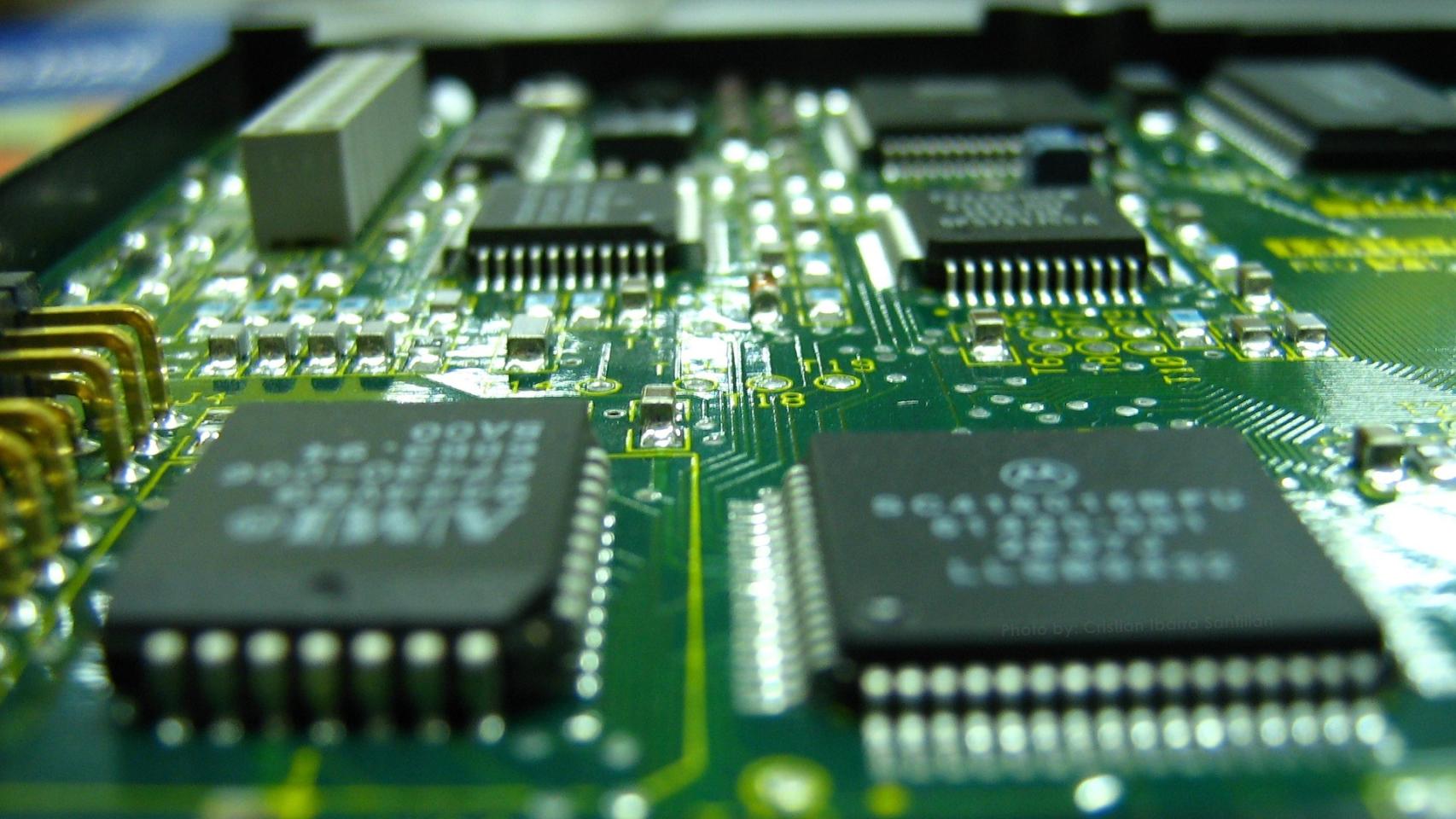 La ausencia de microchips está provocando fuertes retrasos en la automoción.