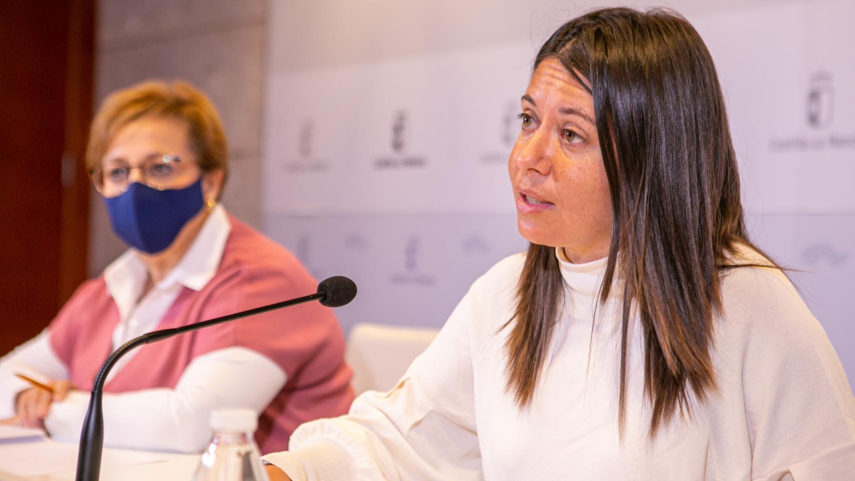 Guadalupe Martín (i) y Bárbara García Torijano (d). Foto: JCCM.