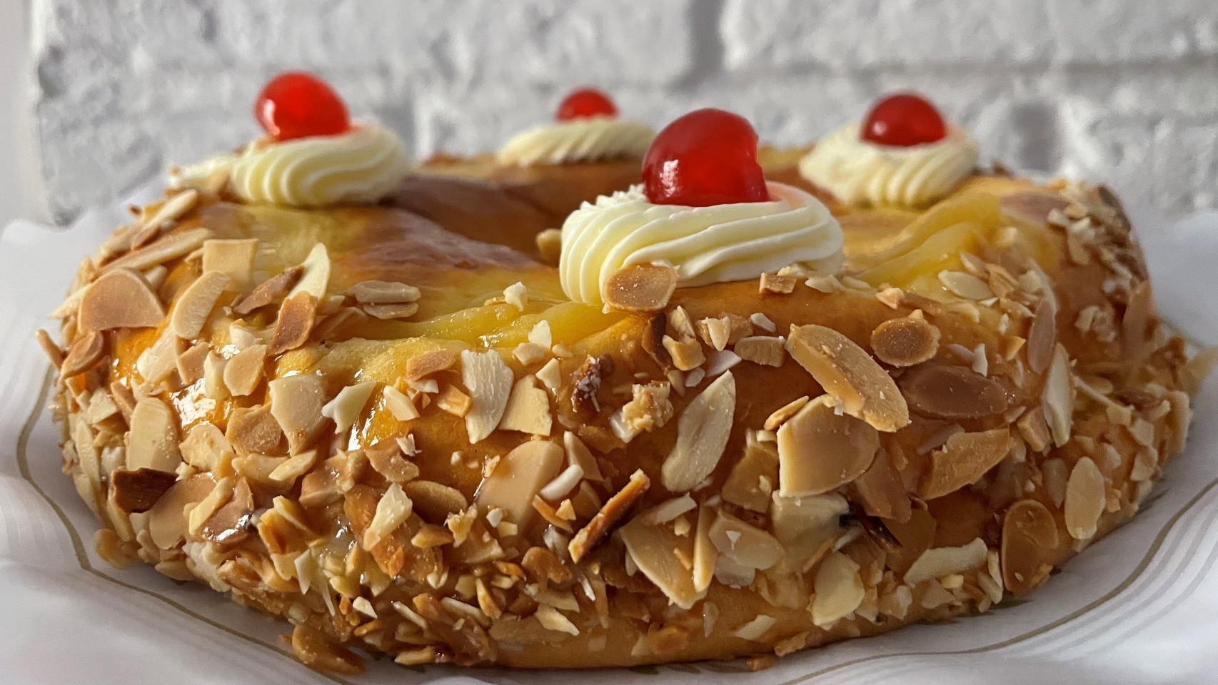 Yo era atea, pero ahora creo en la corona de la Almudena