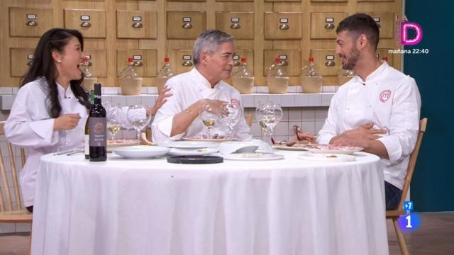 Boris Izaguirre hablando con José Abellán durante la primera prueba en 'MasterChef Celebrity'.