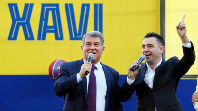 Joan Laporta y Xavi Hernández, durante la presentación del nuevo entrenador
