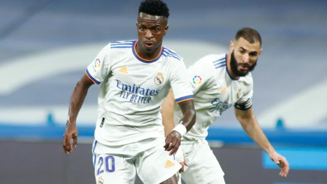 Vinicius Júnior y Karim Benzema, durante un partido de La Liga
