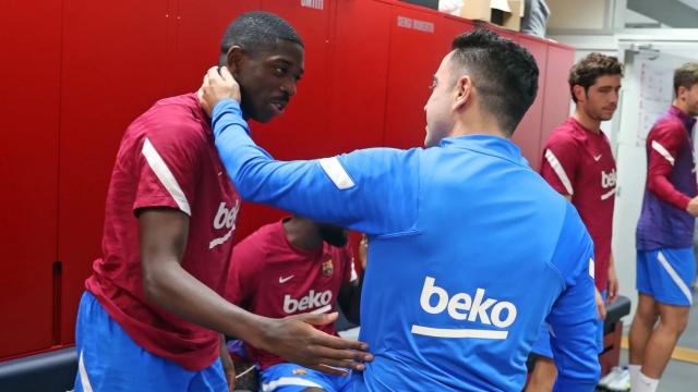 Ousmane Dembélé y Xavi Hernández, en su primer día como entrenador del Barça