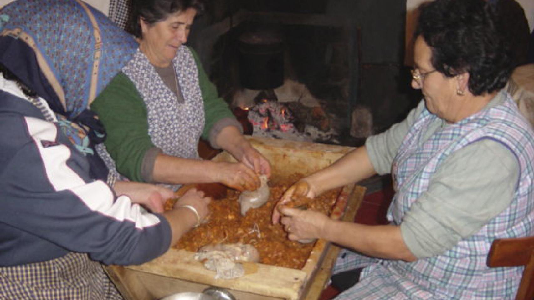 Imágenes de los pasos de la matanza tradicional del cerdo