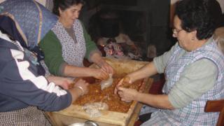 Imágenes de los pasos de la matanza tradicional del cerdo