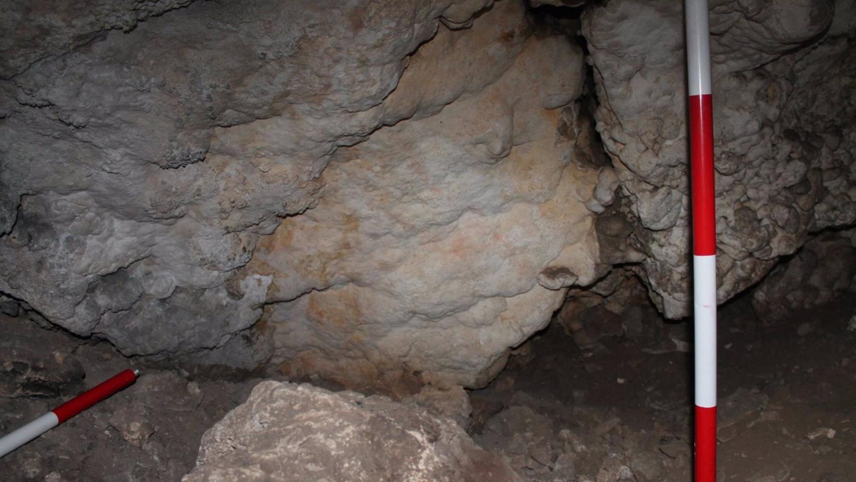 Una nueva pintura rupestre en la Cueva de Nerja.