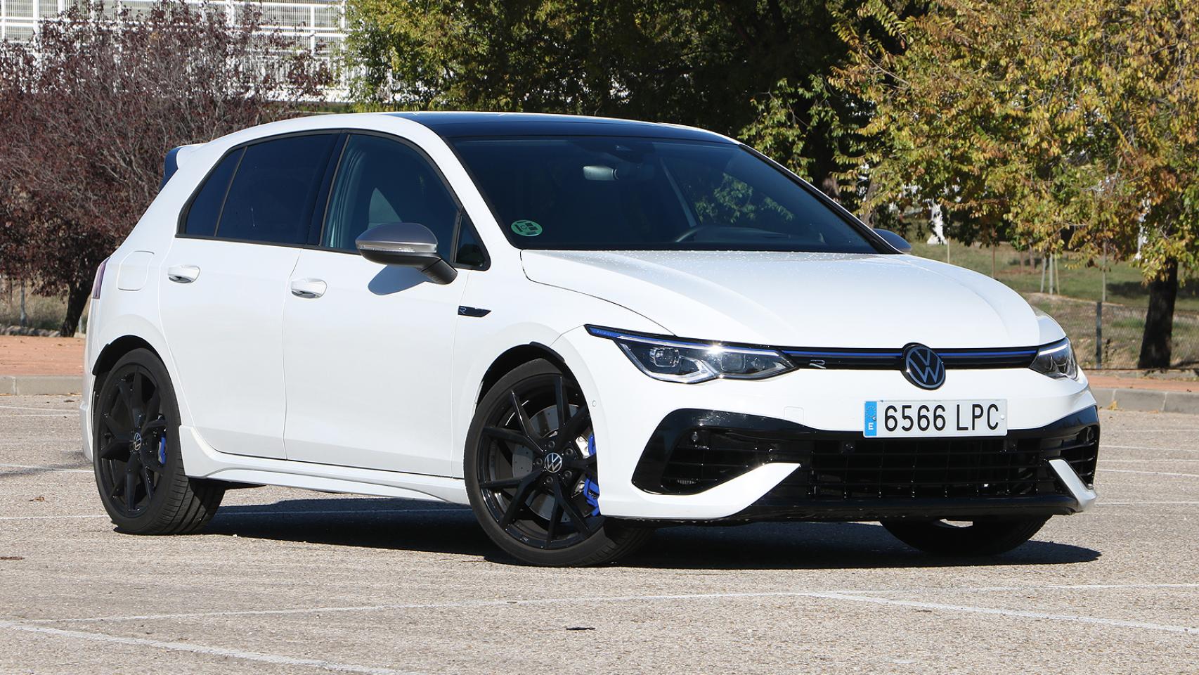 Así es el Volkswagen Golf R, un compacto deportivo con un precio de 50.000 euros.