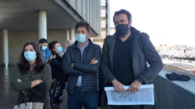 El diputado de Galicia en Común, Antón Gómez-Reino junto al portavoz municipal de Marea de Vigo, Rubén Pérez.