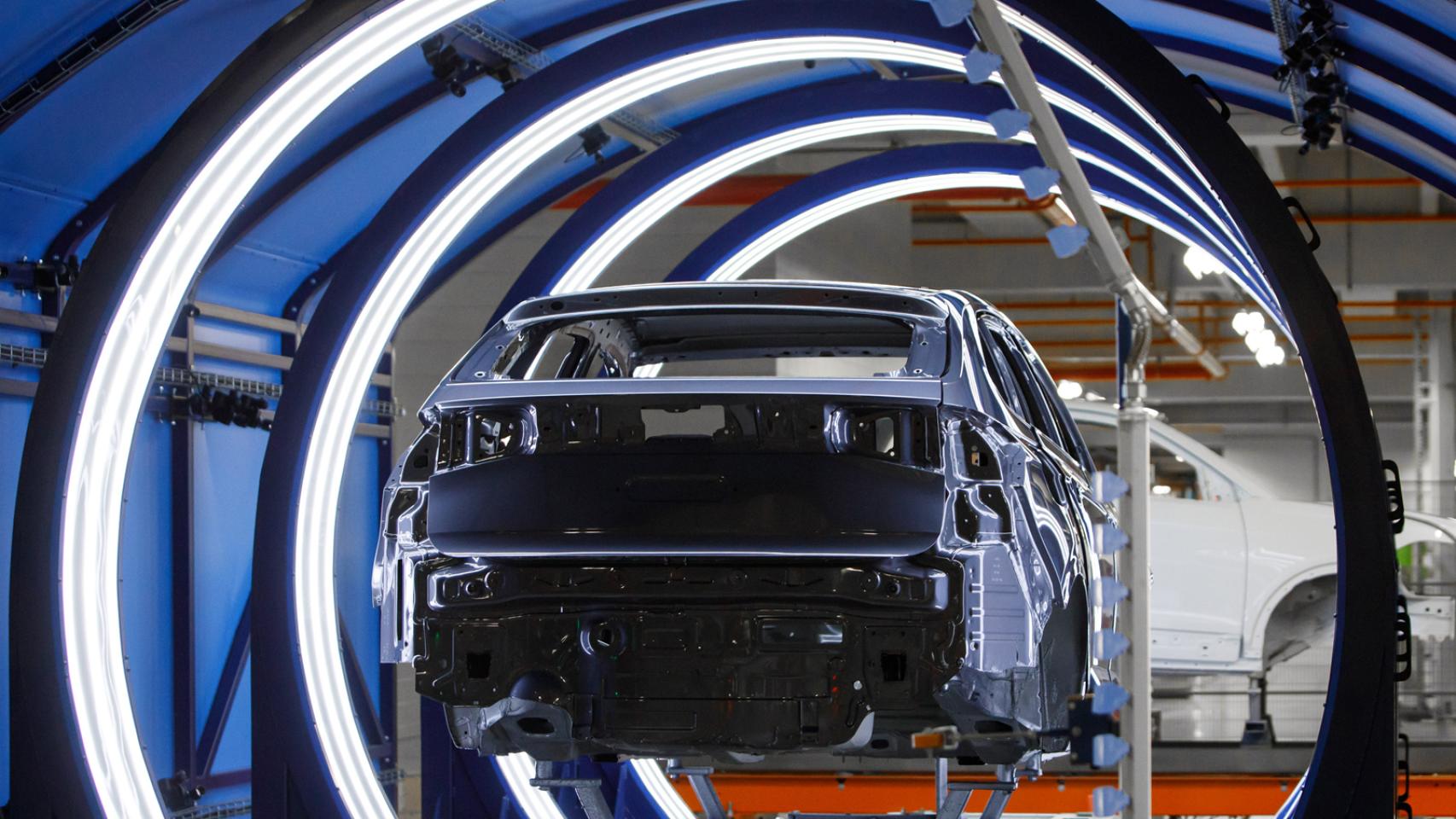 El ensamblaje de un coche en una factoría española.