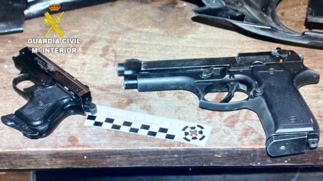 Armas incautadas por la Guardia Civil de León durante la operación