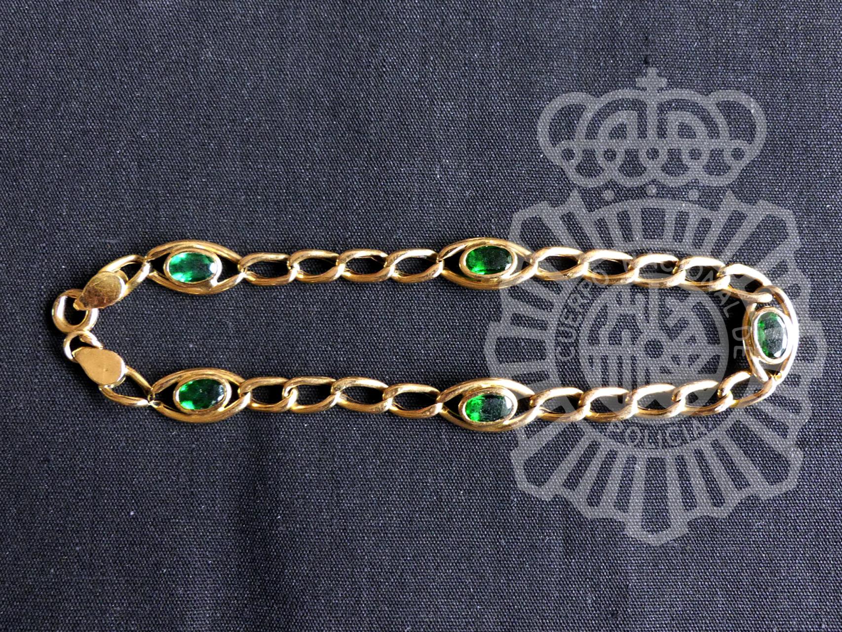 Colgante de oro sustraído