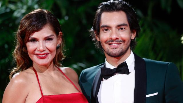 Álex e Ivonne Reyes en los Premios Platino.