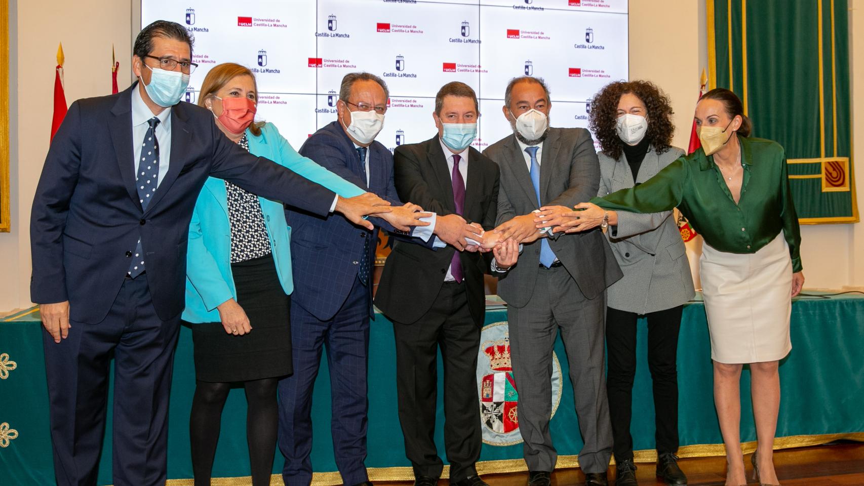 El Gobierno de Castilla-La Mancha y la UCLM han firmado rubricada una adenda de 2,8 millones de euros para la universidad. Fotos: JCCM.