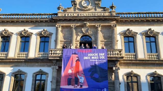Pancarta en el Concello de Pontevedra.