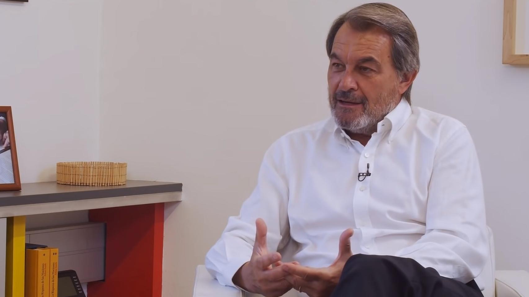 Artur Mas presenta 'A favor de la política' cada sábado en 8TV.