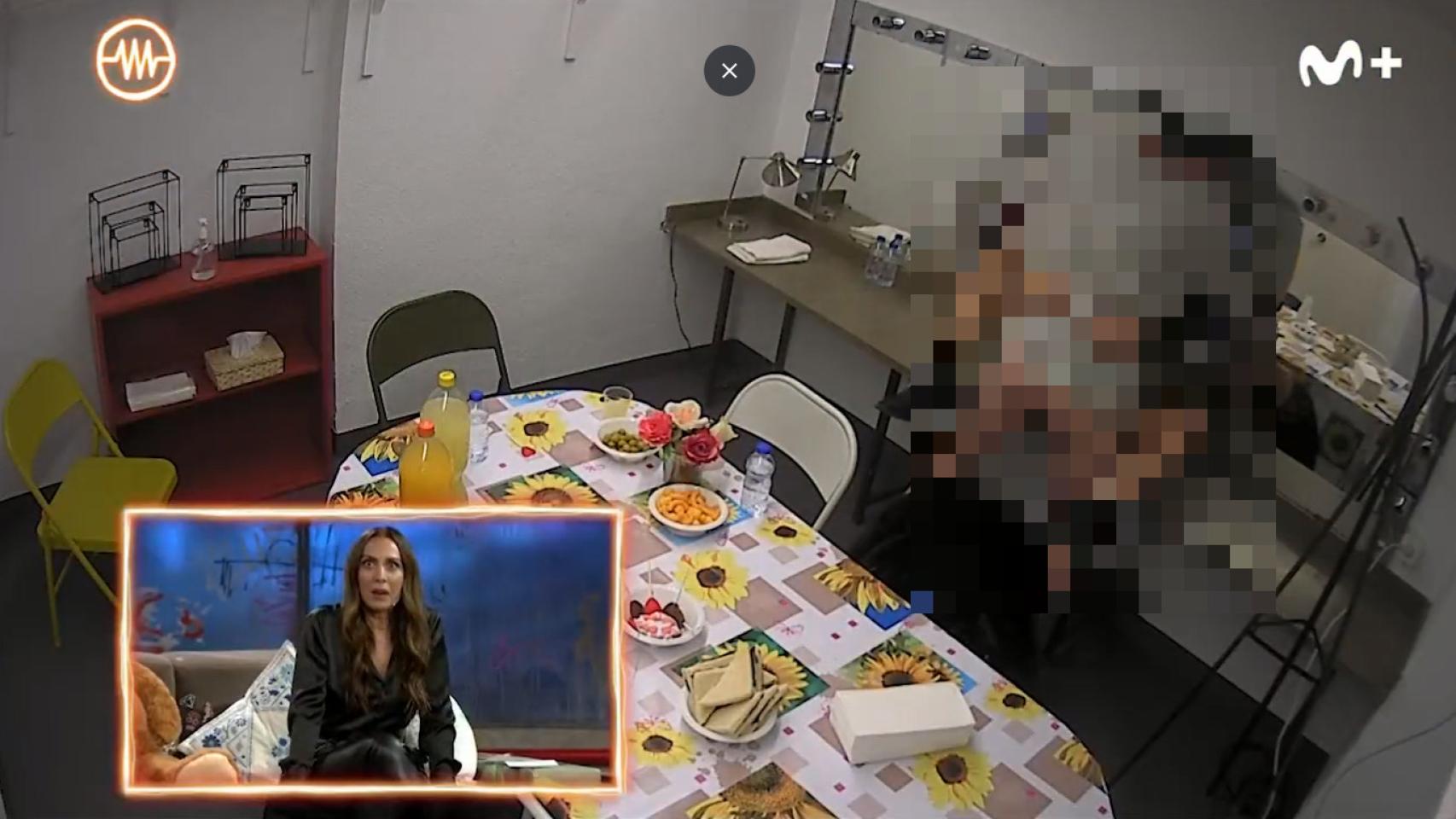 Mónica Naranjo presenció una supuesta escena sexual en directo en 'La Resistencia'.