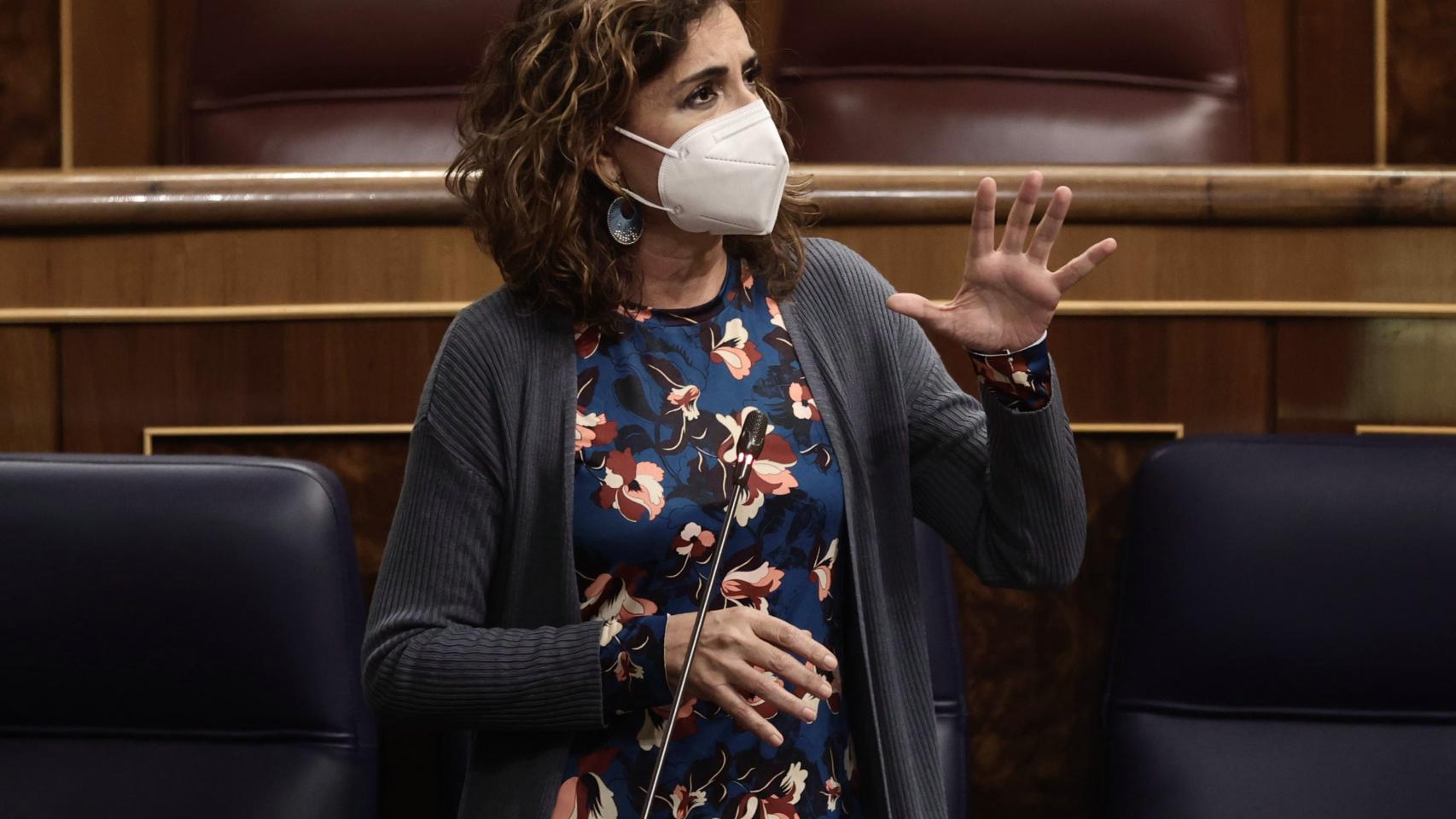 La ministra de Hacienda y Función Publica, María Jesús Montero, durante una sesión de control al Gobierno en el Congreso de los Diputados.