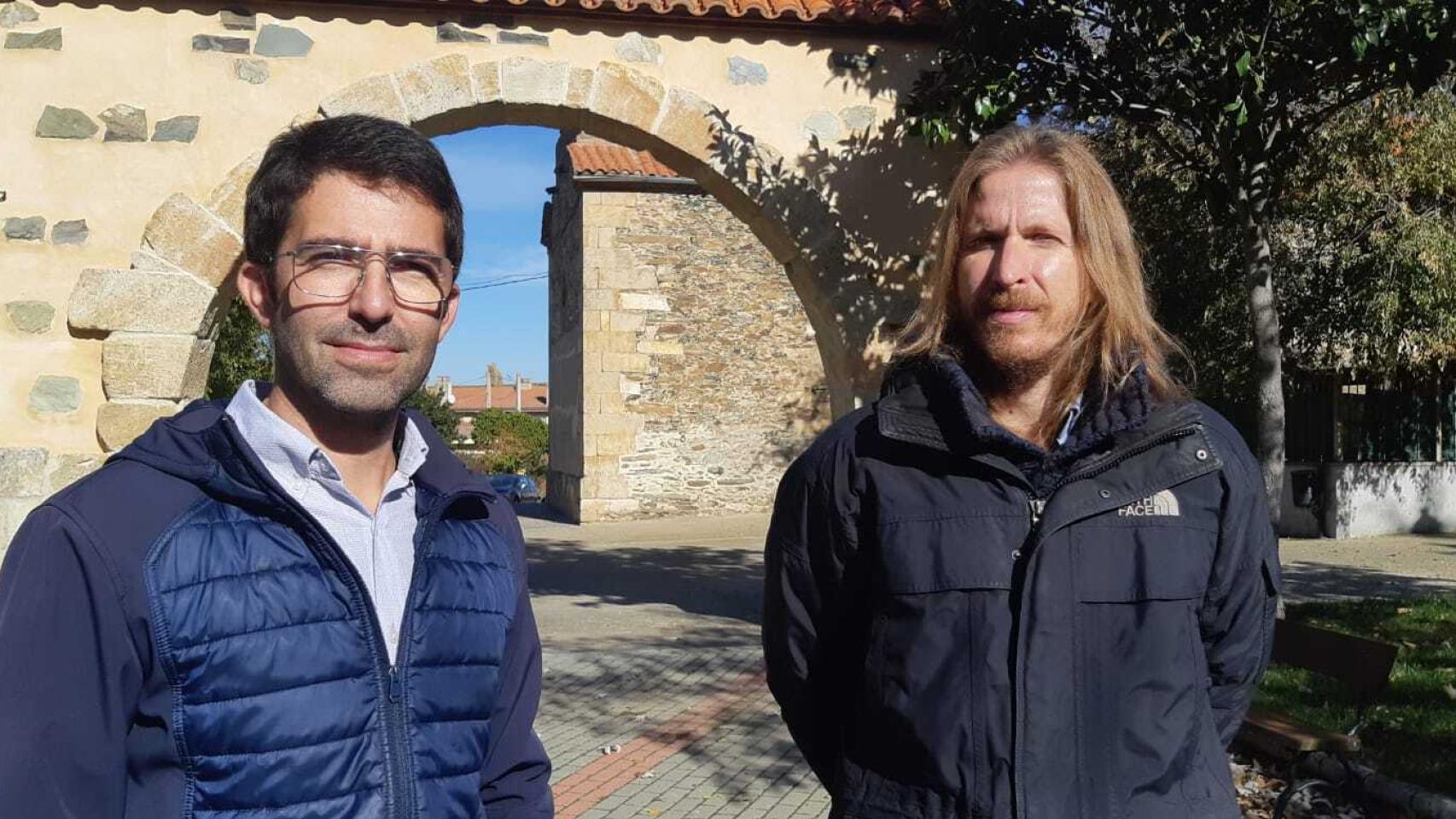 El alcalde de Miranda de Azán, José Luis Sánchez, junto a Pablo Fernández