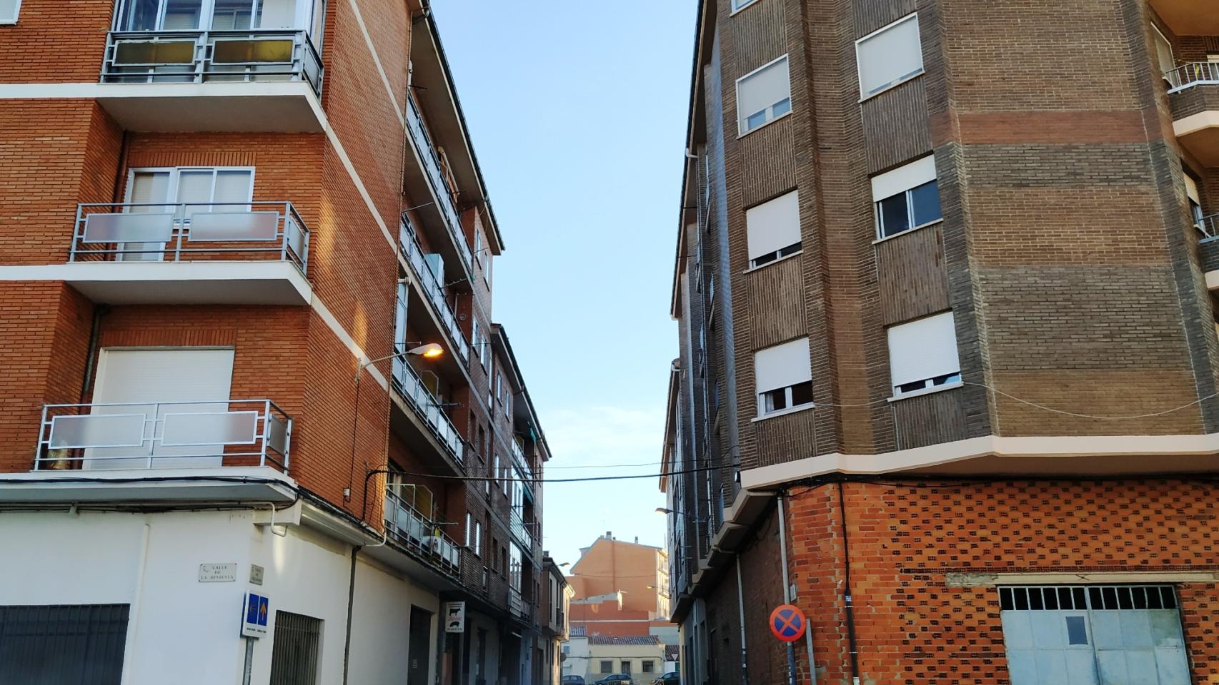 Alumbrado público encendido de día en Zamora