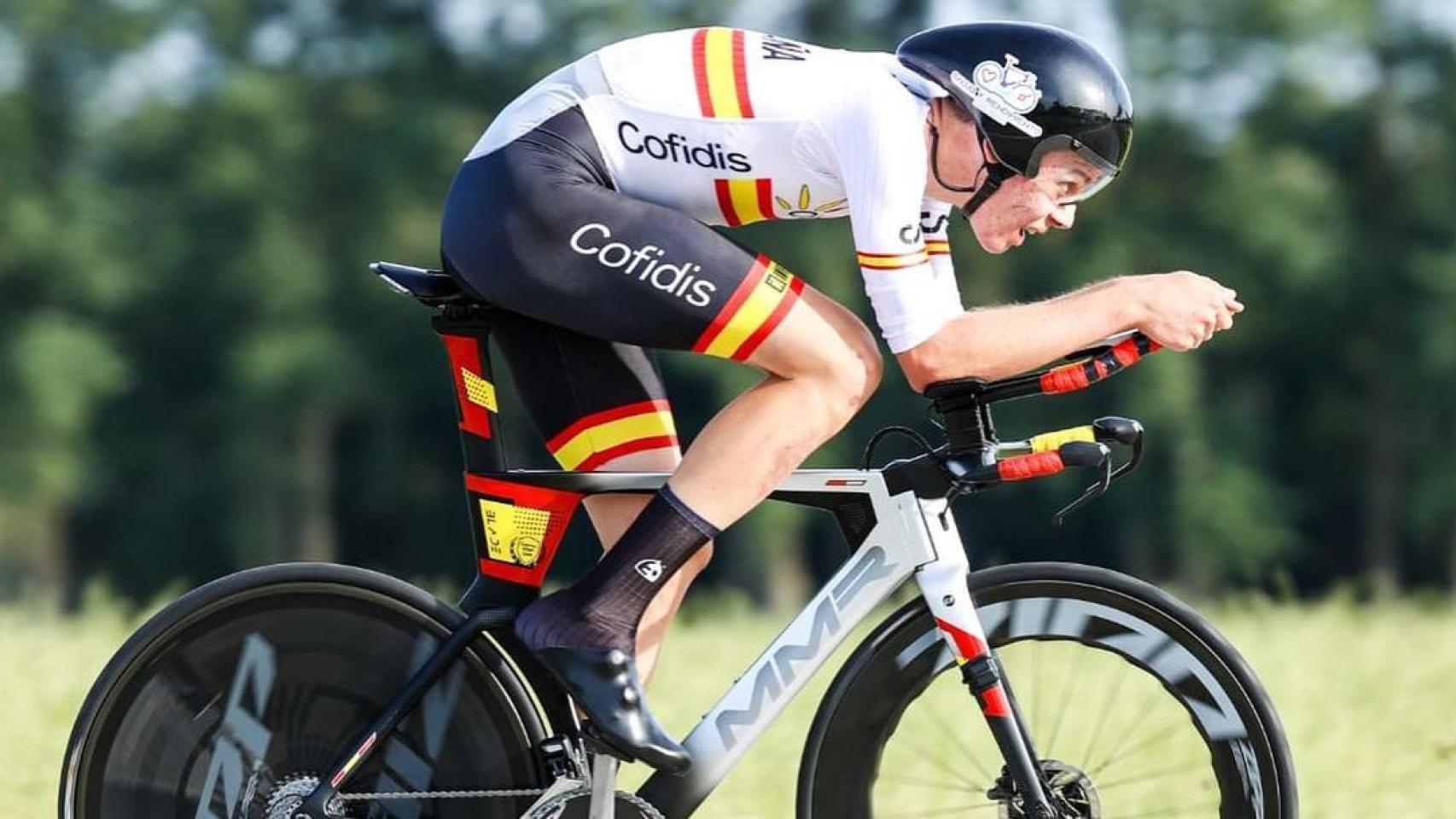 Iván Romeo durante la prueba de contrarreloj de los campeonatos del mundo junior de ciclismo