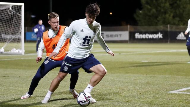 Manu Sánchez, durante un entrenamiento de la selección española Sub21