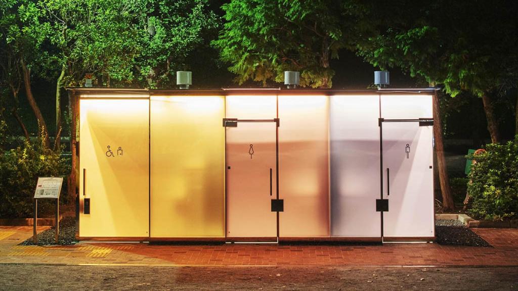 Baños públicos en Tokio con vidrio electrocrómico