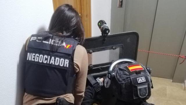 La figura de negociador de la Policía Nacional, en acción.