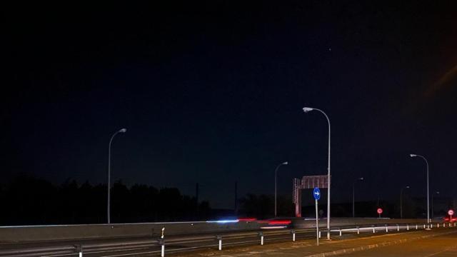 Las farolas de la carretera TO-23 llevan una década sin alumbrar.