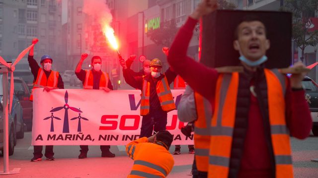 Un grupo de trabajadores de la empresa Vestas durante una concentración.