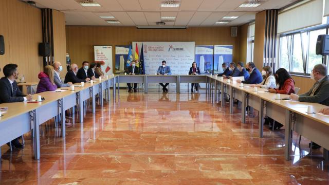 Encuentro de los empresarios turísticos con el presidente del Gobierno, Pedro Sánchez, este domingo.