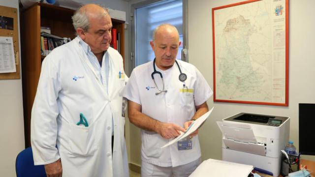 El jefe de servicio de Urgencias,  Gonzalo Ibáñez y el coordinador del proyecto Ícaro, Guillermo Montero