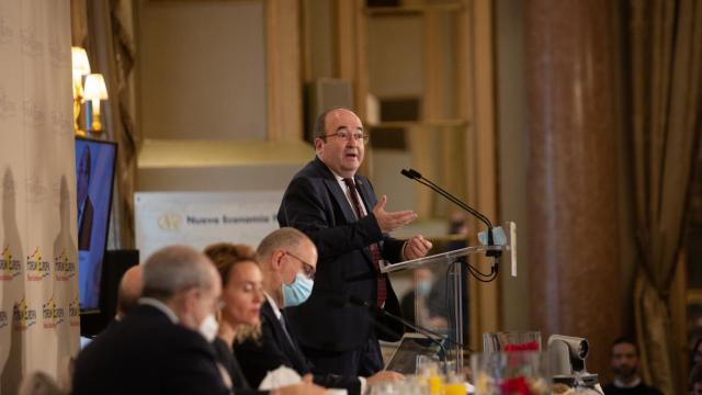 El ministro de Cultura y Deporte, Miquel Iceta, interviene en un desayuno informativo en Barcelona.